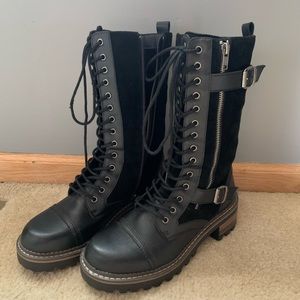Women boots size 8